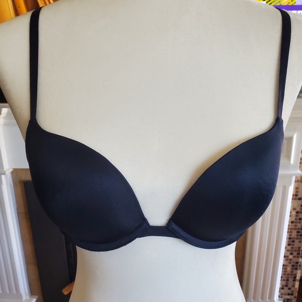 Gilly Hicks Bra